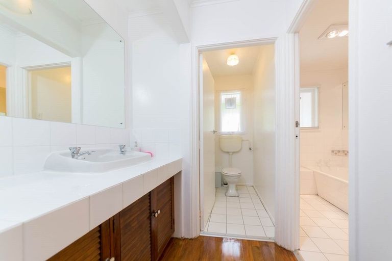 Photo of property in 5 Shanaway Rise, Hillcrest, Auckland, 0627