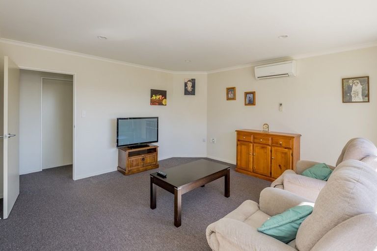 Photo of property in Rangeview Villas, 22/9 Fuller Close, Levin, 5510