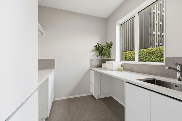 Photo of property in 17a Lake Pupuke Drive, Takapuna, Auckland, 0622