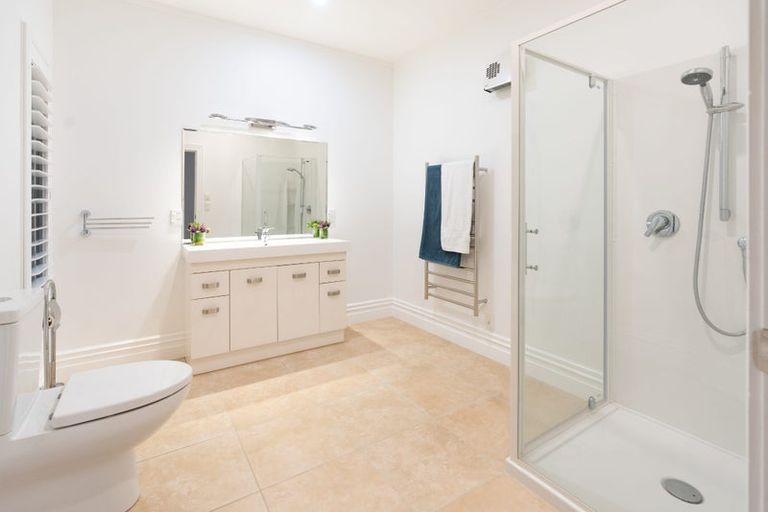 Photo of property in 5 Lavinia Grove, Waikanae Beach, Waikanae, 5036