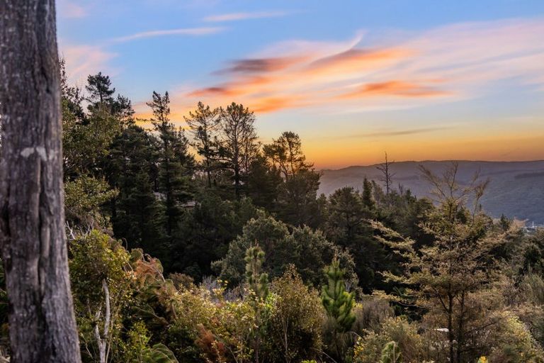 Photo of property in 28 Mount Marua Way, Timberlea, Upper Hutt, 5018