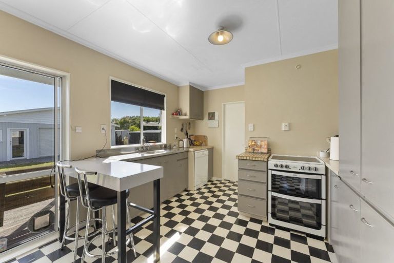 Photo of property in 26 Avenue North Road, Levin, 5510