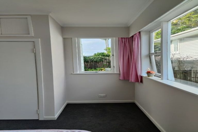 Photo of property in 2/11 Seaview Avenue, Northcote, Auckland, 0627