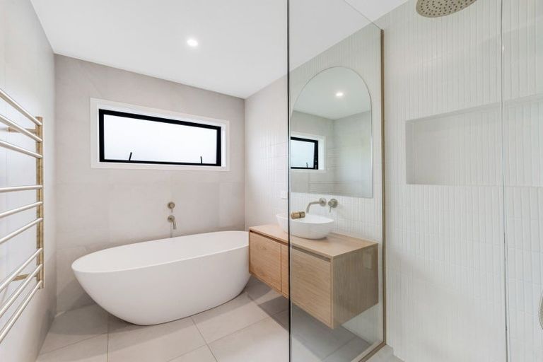 Photo of property in 25a Marvon Downs Avenue, Pakuranga Heights, Auckland, 2010