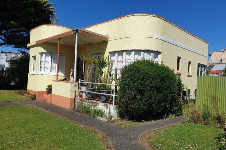 Photo of property in 32 Leicester Street, Patea, 4520