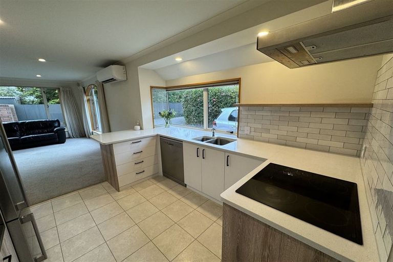 Photo of property in 2/3a Chilcombe Street, Ilam, Christchurch, 8041