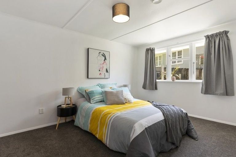 Photo of property in 47 Bird Grove, Stokes Valley, Lower Hutt, 5019