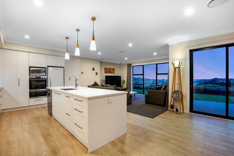 Photo of property in 3 Kaiaho Close, Aotea, Porirua, 5024