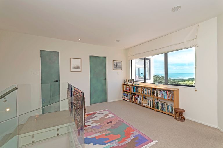 Photo of property in 90 Domain Crescent, Muriwai, 0881
