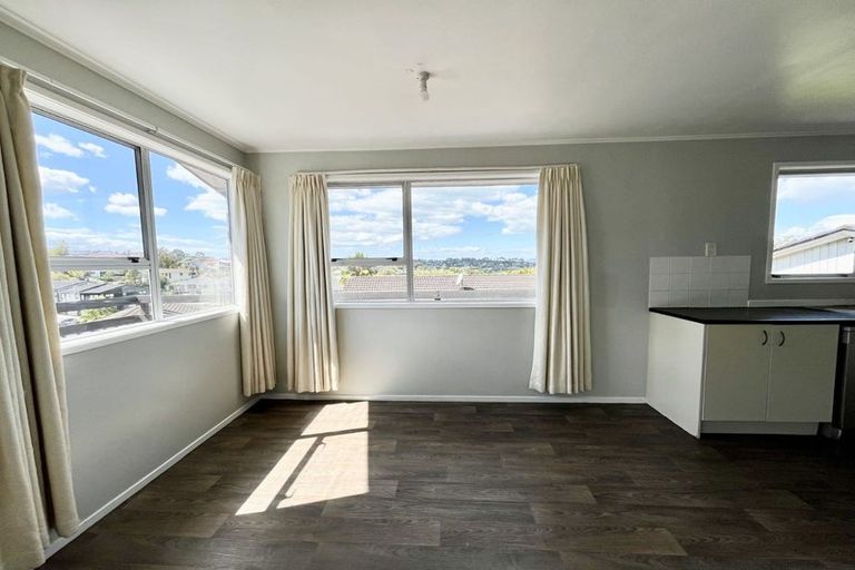 Photo of property in 20 Trias Road, Totara Vale, Auckland, 0629