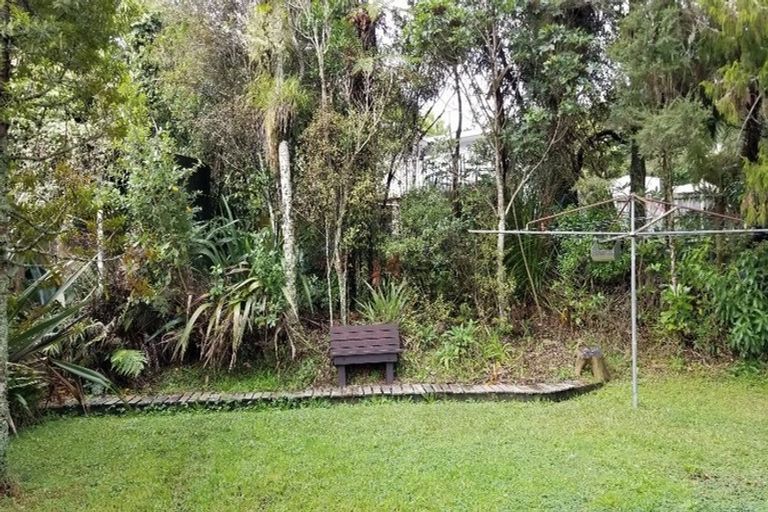 Photo of property in 48 Turanga Road, Henderson Valley, Auckland, 0612