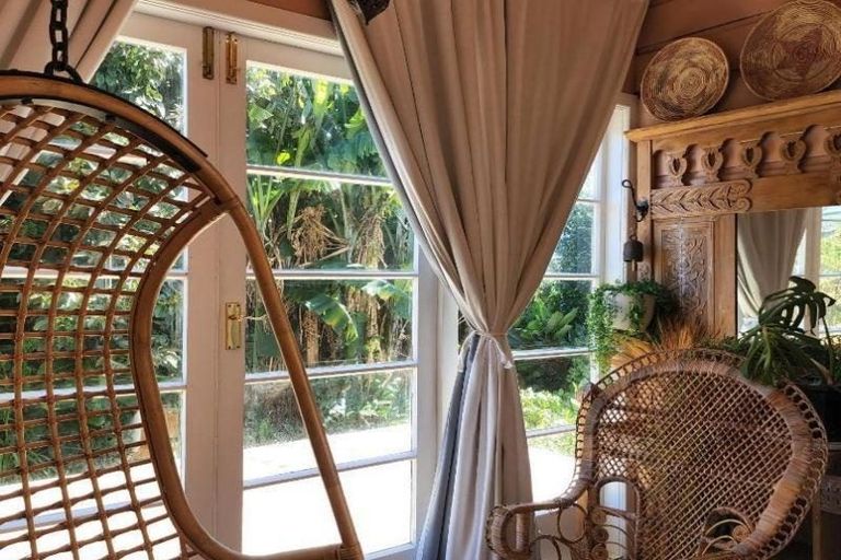 Photo of property in 20 Mcfarlane Street, Oakura, 4314