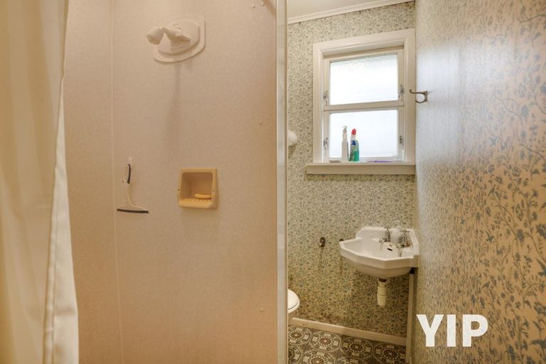 Photo of property in 1 Turville Crescent, Newlands, Wellington, 6037