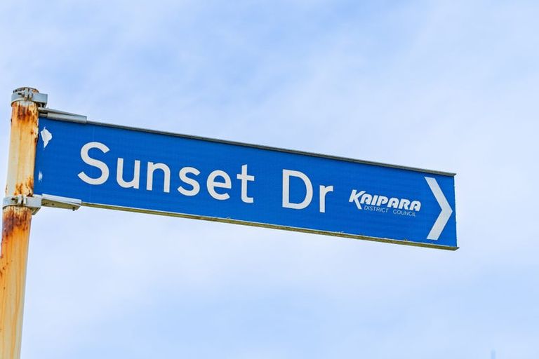 Photo of property in 38 Sunset Drive, Baylys Beach, 0377