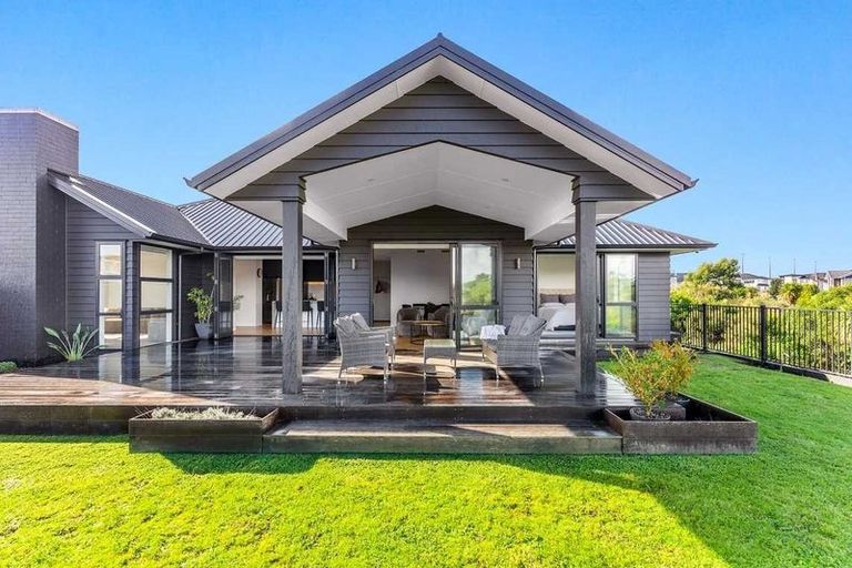 Photo of property in 82 Hayfield Way, Karaka, Papakura, 2113