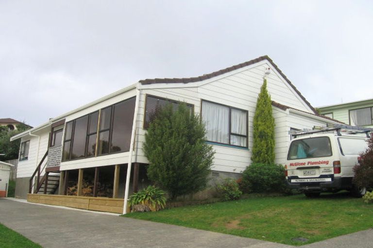 Photo of property in 17 Guadeloupe Crescent, Grenada Village, Wellington, 6037