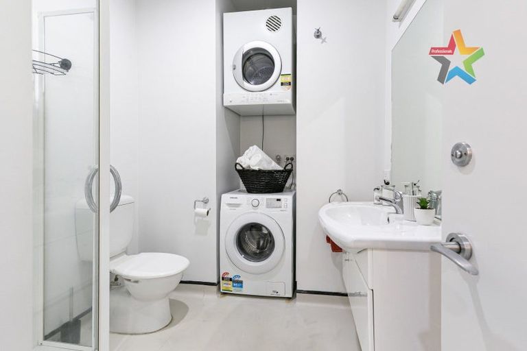 Photo of property in City Lodge Apartments, 401/115 Vivian Street, Te Aro, Wellington, 6011