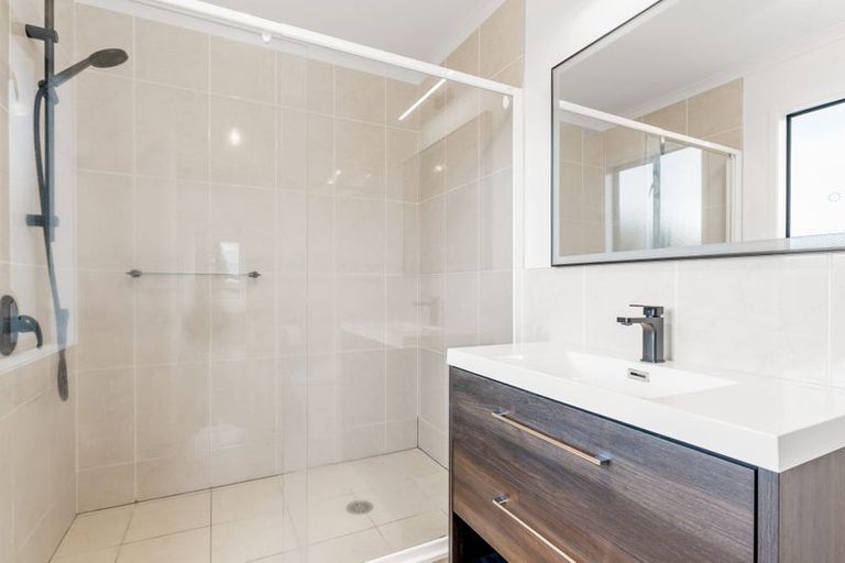 Photo of property in 15 Lagoon View, Gulf Harbour, Whangaparaoa, 0930