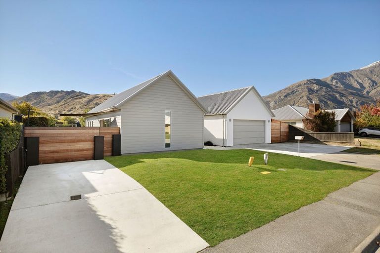 Photo of property in 11 Haddow's Place, Lake Hayes, Queenstown, 9304