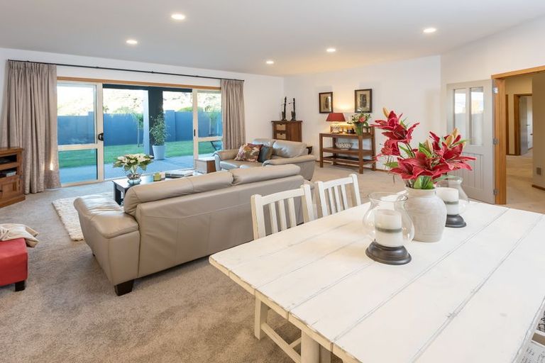 Photo of property in 1a Liston Crescent, Cockle Bay, Auckland, 2014