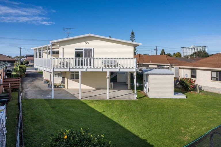 Photo of property in 220 Centreway Road, Orewa, 0931