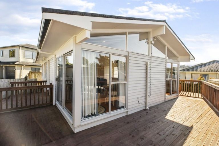 Photo of property in 17 Newland Grove, Henderson, Auckland, 0610