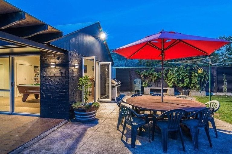 Photo of property in 32 Kapanui Road, Waikanae, 5036