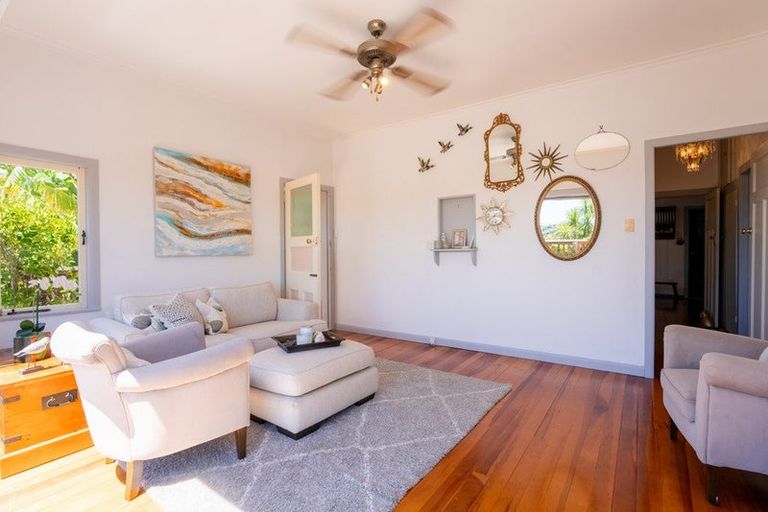 Photo of property in 15 Kowhai Road, Mairangi Bay, Auckland, 0630