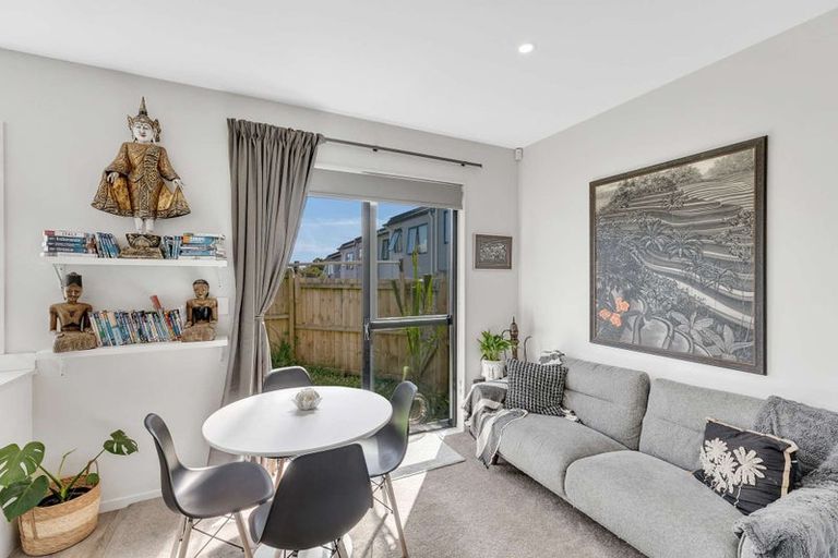 Photo of property in 9/60 Kelman Road, Kelston, Auckland, 0602