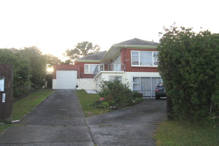 Photo of property in 215 Glenfield Road, Hillcrest, Auckland, 0627