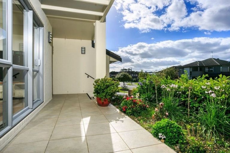 Photo of property in 26 Laurel Oak Drive, Schnapper Rock, Auckland, 0632