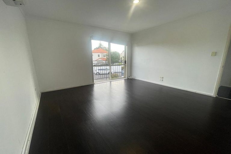 Photo of property in 3 Dainton Place, New Lynn, Auckland, 0600