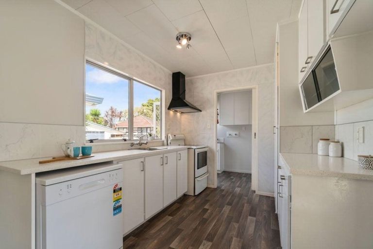 Photo of property in 2/25 Kervil Avenue, Te Atatu Peninsula, Auckland, 0610