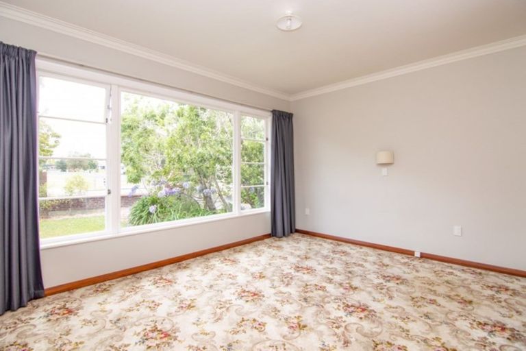 Photo of property in 583 Featherston Street, Roslyn, Palmerston North, 4414