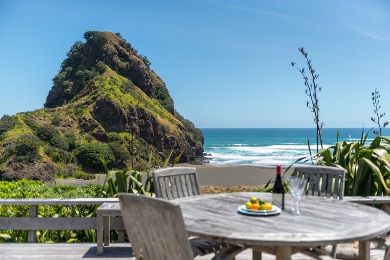 Photo of property in 20 Garden Road, Piha, 0772