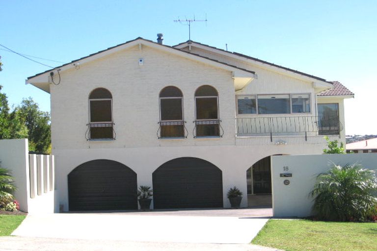 Photo of property in 16 Folkestone Street, Murrays Bay, Auckland, 0630