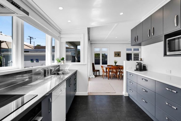 Photo of property in 86 Tukapa Street, Westown, New Plymouth, 4310