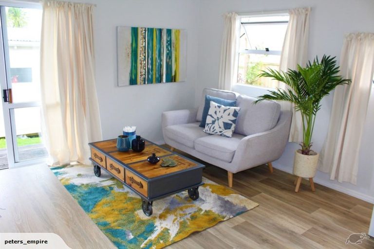 Photo of property in 3/60 Roberton Road, Avondale, Auckland, 1026