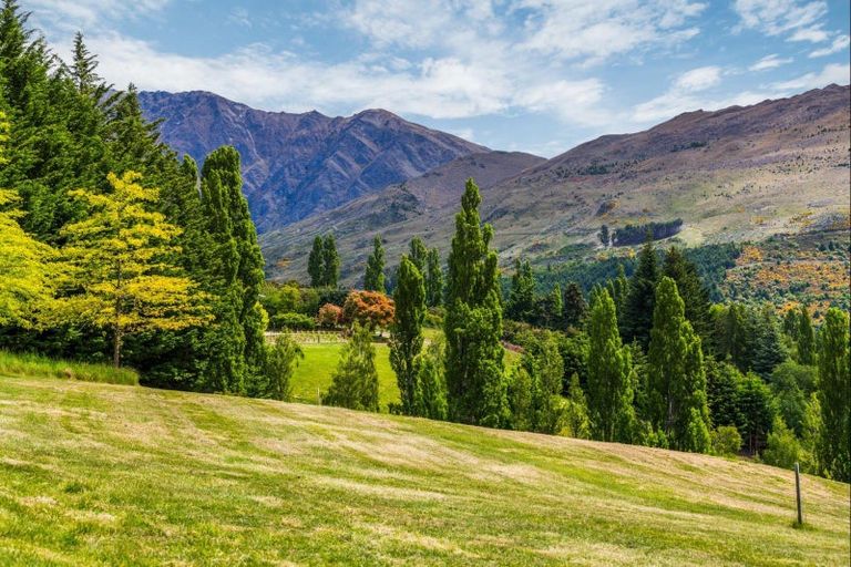 Photo of property in 60 Dalefield Road, Dalefield, Queenstown, 9371