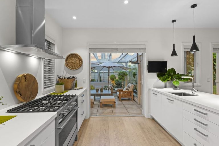 Photo of property in 2/43 Byron Avenue, Takapuna, Auckland, 0622