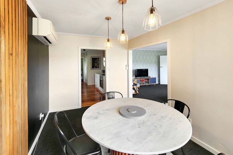 Photo of property in 16 Manor Drive, Stokes Valley, Lower Hutt, 5019