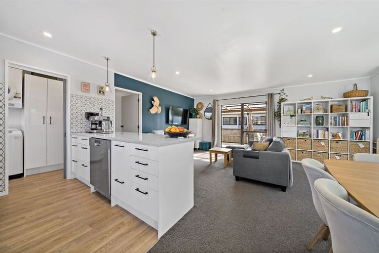 Photo of property in 1/80 Kervil Avenue, Te Atatu Peninsula, Auckland, 0610