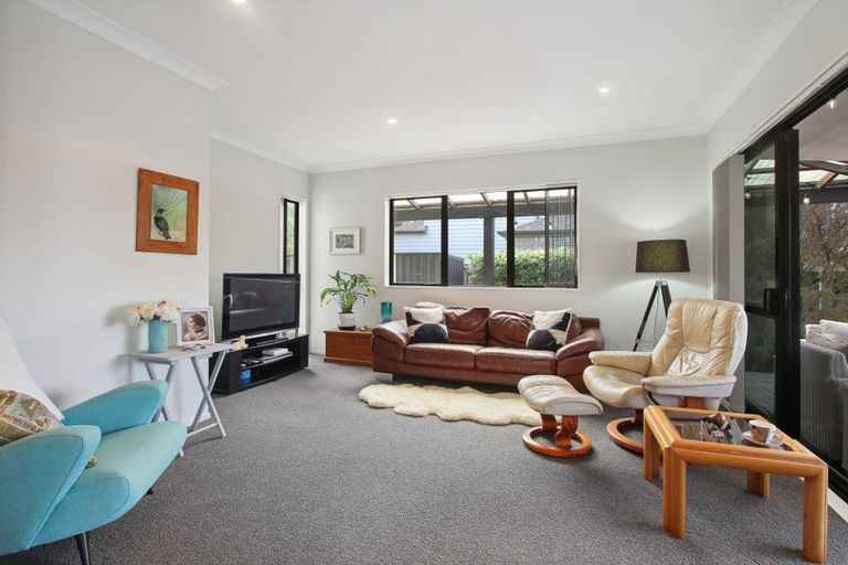 Photo of property in 22 Midhurst Avenue, Henderson, Auckland, 0612