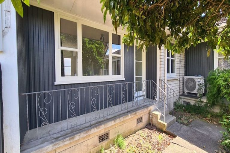 Photo of property in 4/215 Swanson Road, Henderson, Auckland, 0610