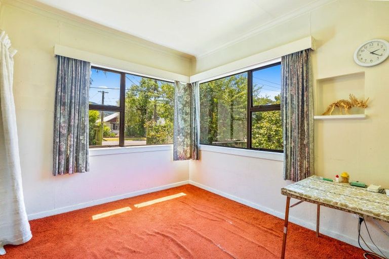 Photo of property in 15 Heretaunga Square, Silverstream, Upper Hutt, 5019