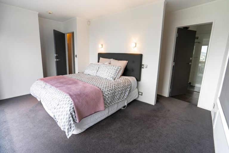 Photo of property in 11 Sovereign Point, Kaiwharawhara, Wellington, 6035