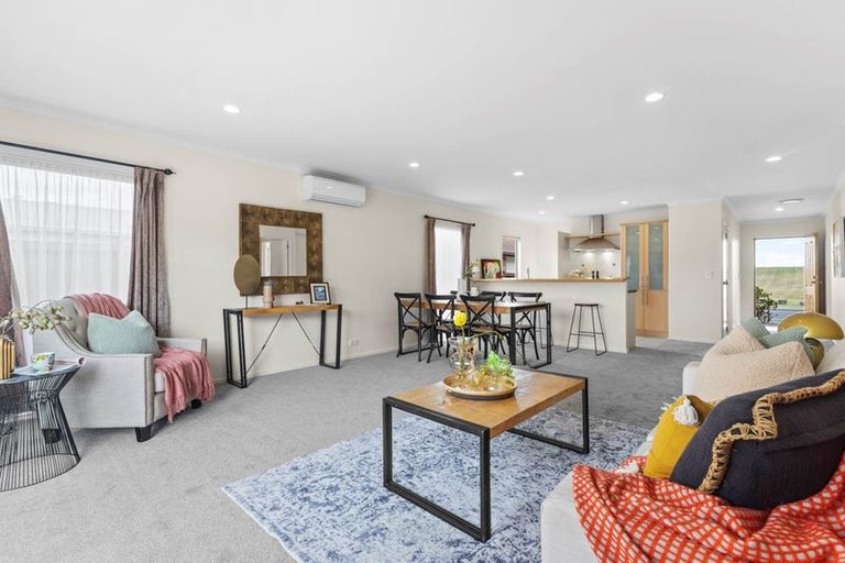 Photo of property in 31 Magic Way, Randwick Park, Auckland, 2105