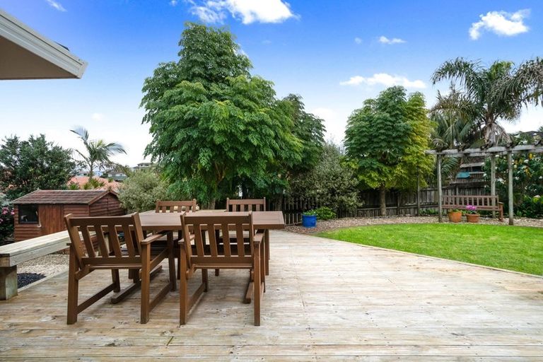 Photo of property in 11 Kahala Place, West Harbour, Auckland, 0618