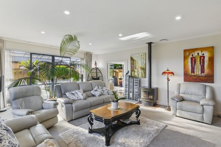 Photo of property in 41 Holcombe Drive, Paraparaumu, 5032