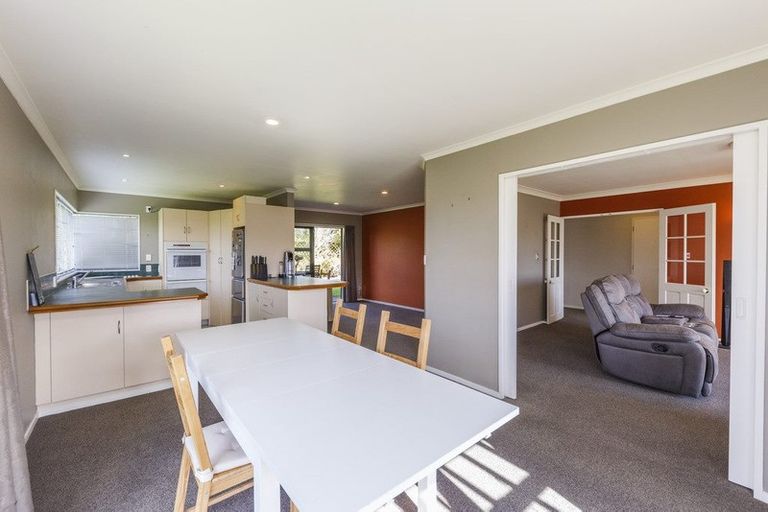 Photo of property in 23 Greenwood Place, Fitzherbert, Palmerston North, 4410